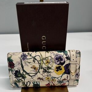 30697 Gucci Off White Floral Print Leather Continental Wallet